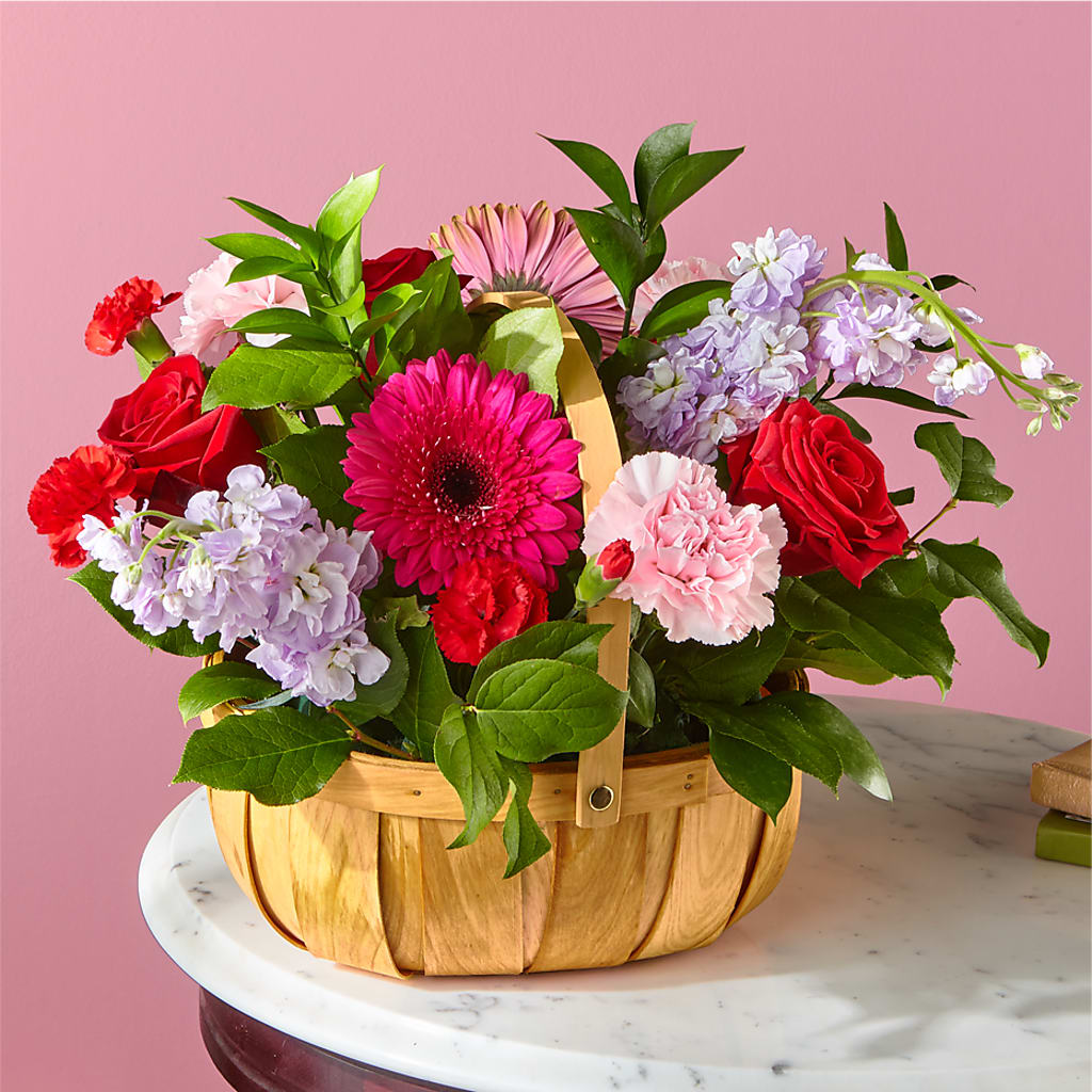 Pink Picnic Basket – LESSLY'S FLOWERS, Columbia Heights MN