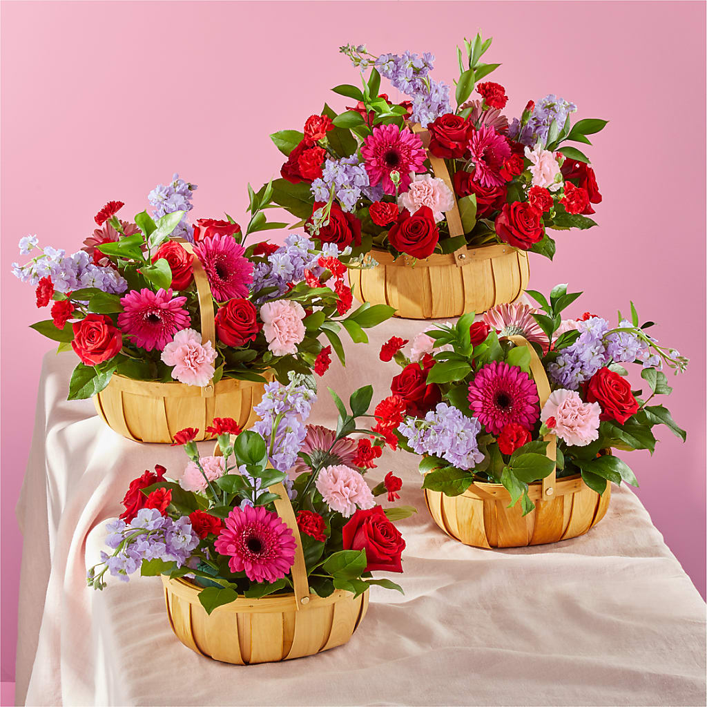 Pink Picnic Basket – LESSLY'S FLOWERS, Columbia Heights MN