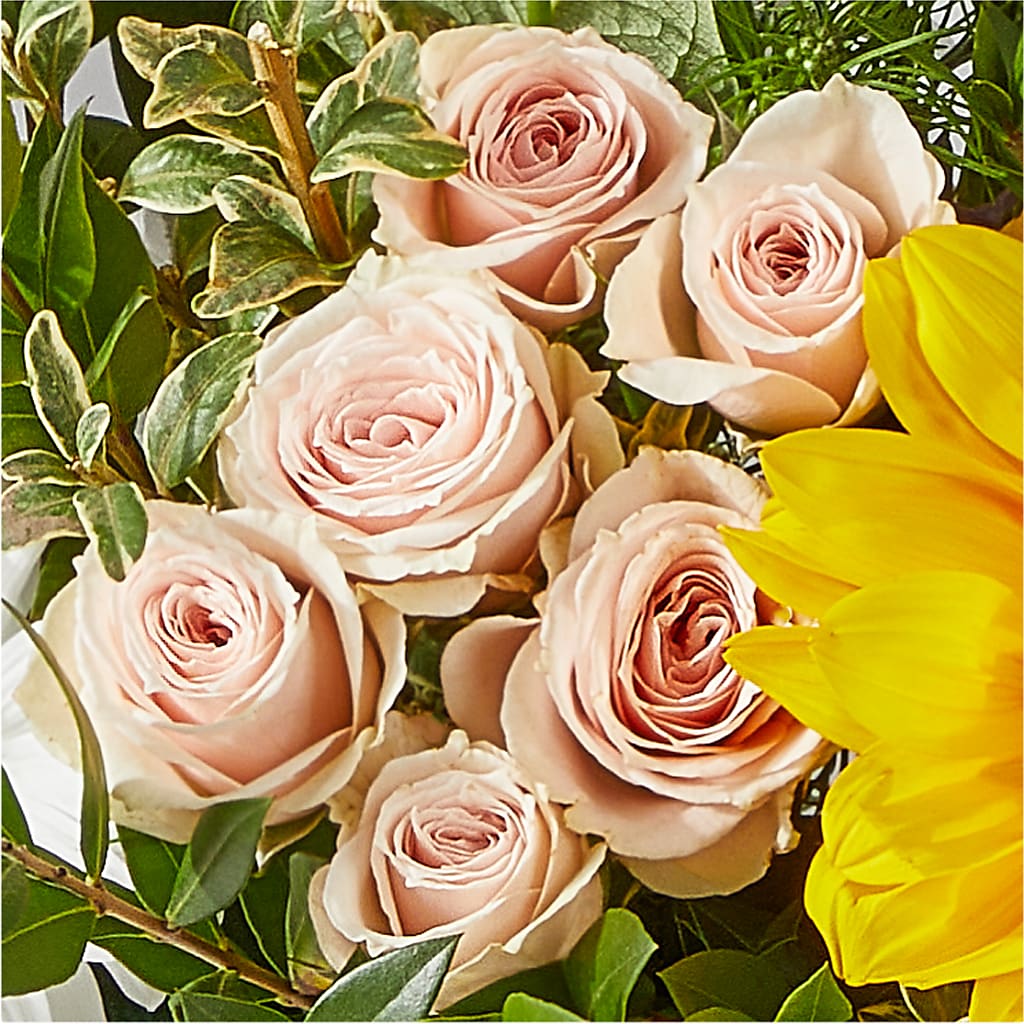 The Good Life Bouquet – LESSLY'S FLOWERS, Columbia Heights MN
