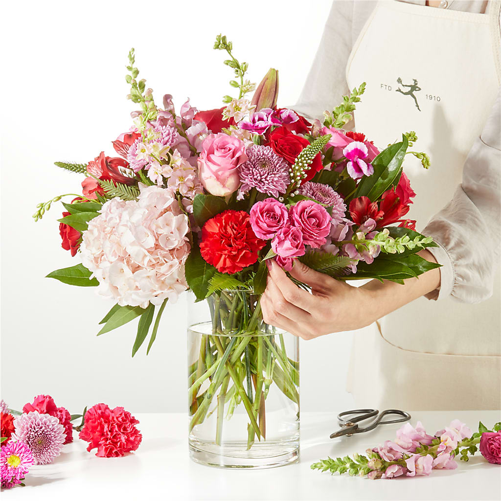Swooning Over You - A Luxury Florist Original – LESSLY'S FLOWERS, Columbia Heights MN