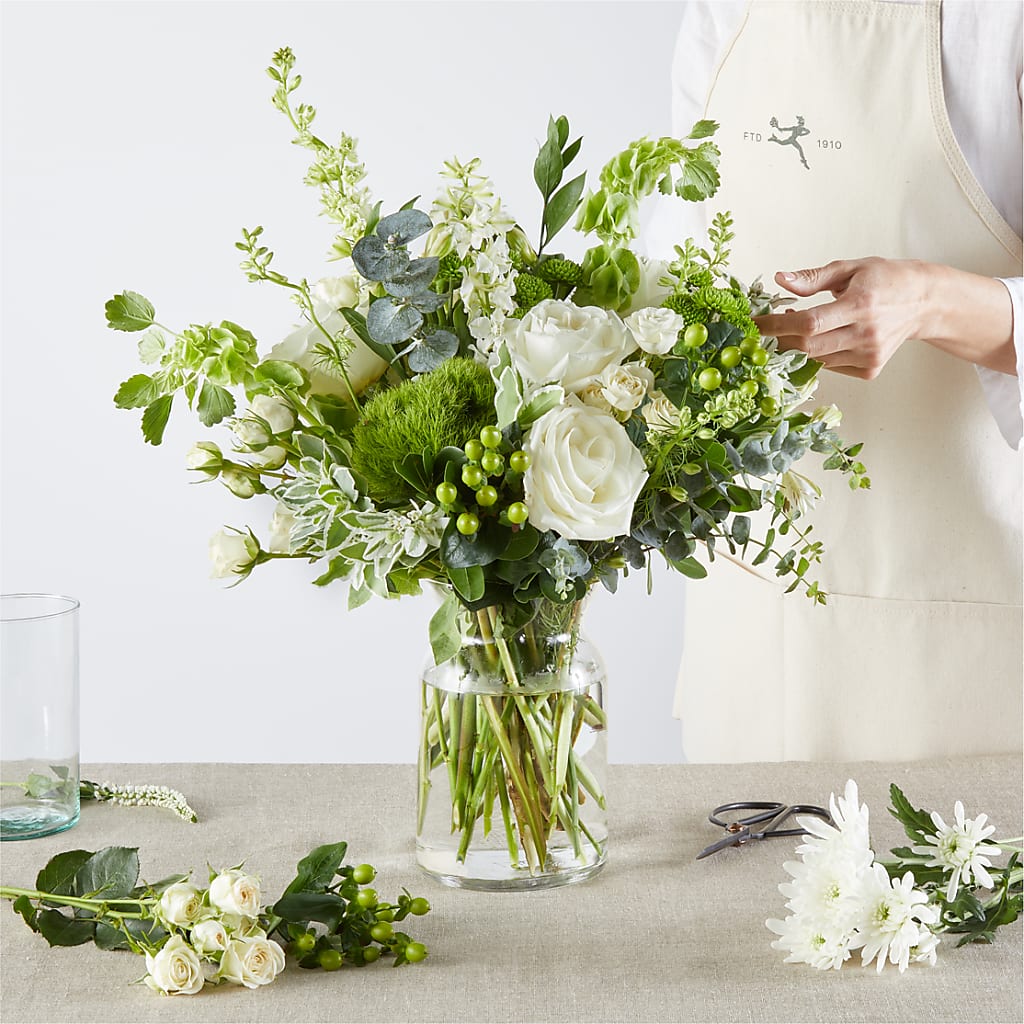 Irish Garden - A Florist Original – LESSLY'S FLOWERS, Columbia Heights MN