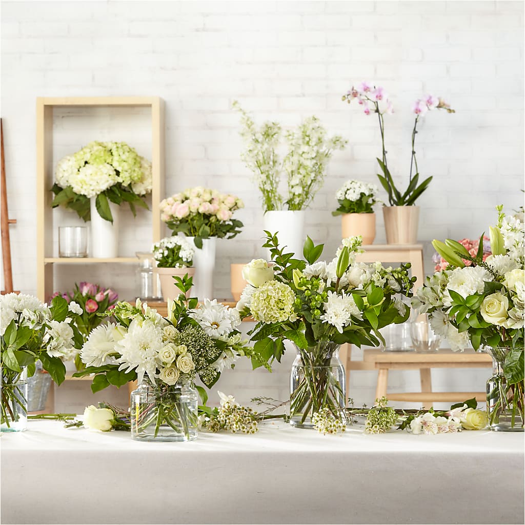 Classic Ivory – A Florist Original – LESSLY'S FLOWERS, Columbia Heights MN