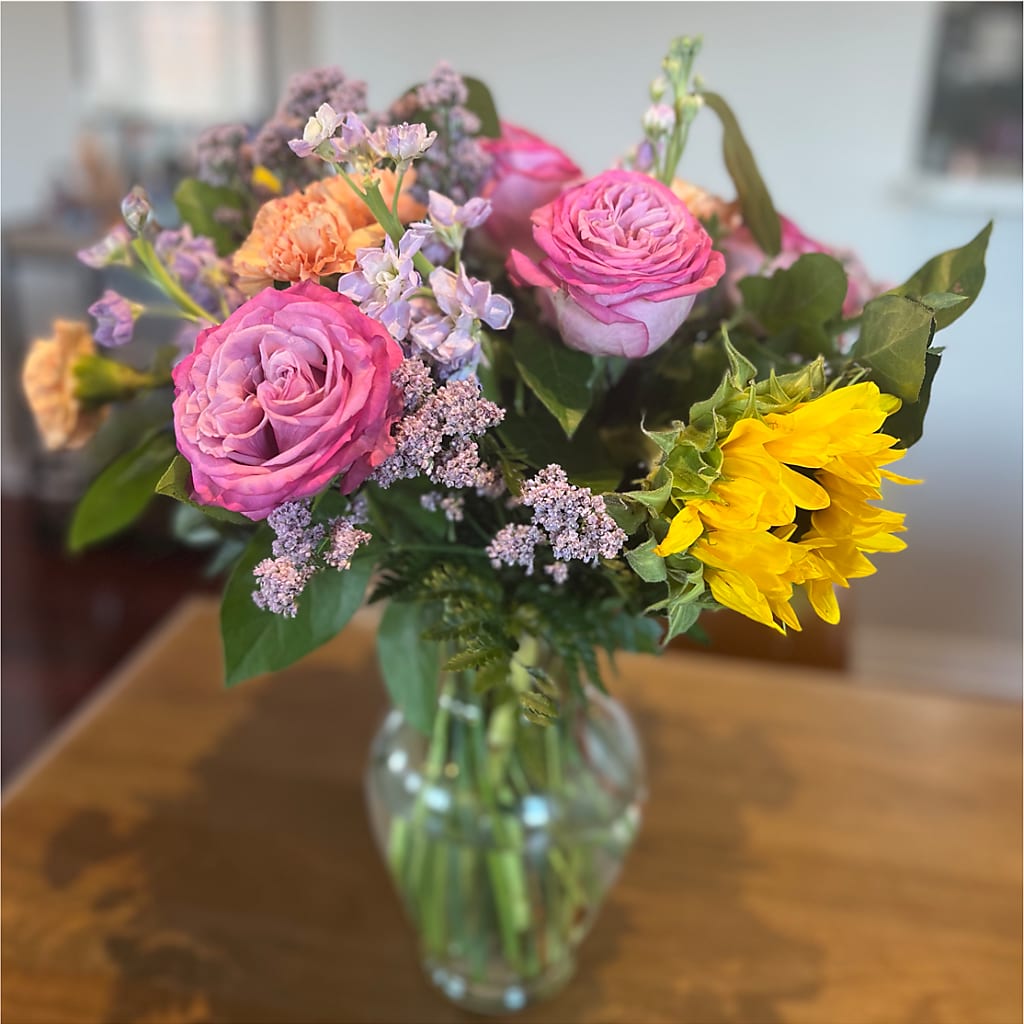 Yellow Brick Road Bouquet – LESSLY'S FLOWERS, Columbia Heights MN