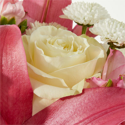 Piece of Cake Bouquet – LESSLY'S FLOWERS, Columbia Heights MN