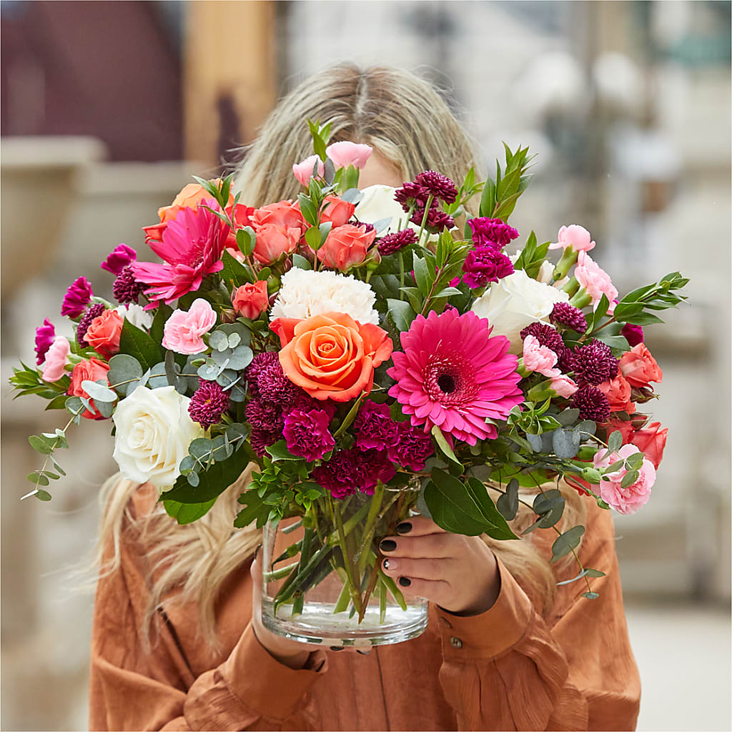 Smell the Roses Bouquet – LESSLY'S FLOWERS, Columbia Heights MN