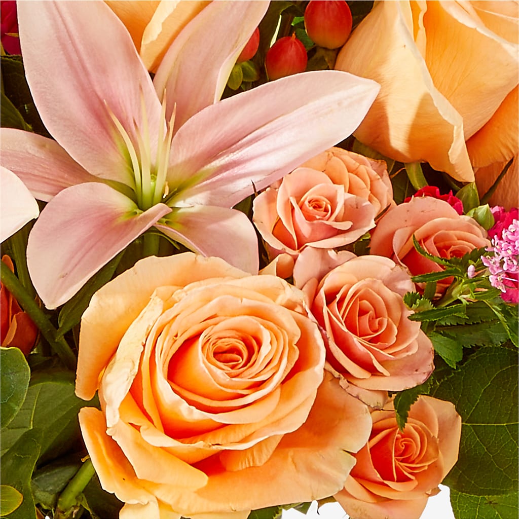 Bisous Bouquet – LESSLY'S FLOWERS, Columbia Heights MN