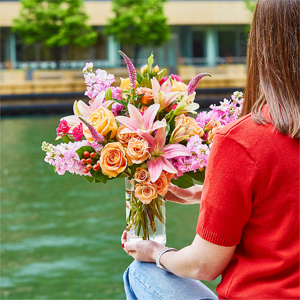 Bisous Bouquet – LESSLY'S FLOWERS, Columbia Heights MN