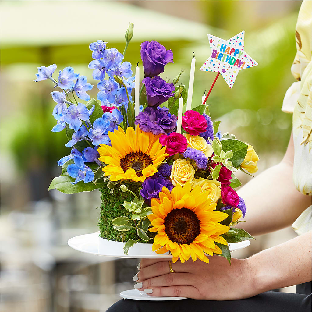 Star of the Day Floral Cake – LESSLY'S FLOWERS, Columbia Heights MN