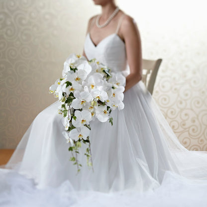 Classic White Bouquet – LESSLY'S FLOWERS, Columbia Heights MN